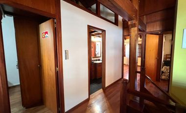 Casa en venta con jardín, pileta y quincho, en San Isidro