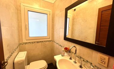 Casa en venta con jardín, pileta y quincho, en San Isidro