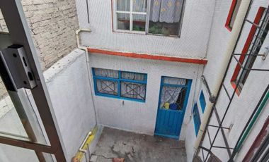 CASA CON DEPARTAMENTOS  Y LOCAL EN VENTA NICOLAS ROMERO