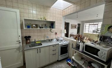 Casa ideal uso comercial sobre Avenida Calchaqui