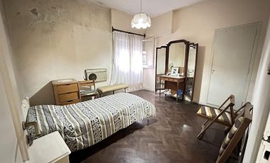 Casa ideal uso comercial sobre Avenida Calchaqui