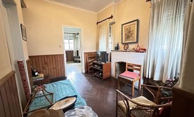 Casa ideal uso comercial sobre Avenida Calchaqui