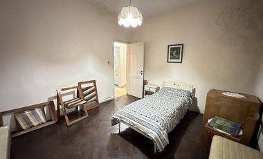 Casa ideal uso comercial sobre Avenida Calchaqui