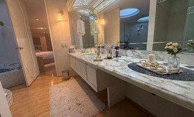 Casa en venta en Bosques de las Lomas. Jardín