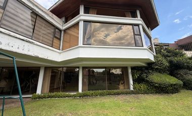 Casa en venta en Bosques de las Lomas. Jardín
