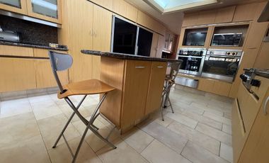 Casa en venta en Bosques de las Lomas. Jardín