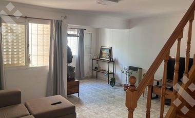 Venta Triplex 2 dormitorios- Estudio- Islas Malvinas 1900- Bª Provincias Unidas