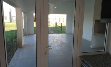 Casa en venta - 3 Dormitorios 3 Baños - Cochera - 314Mts2 - Carmen de Areco