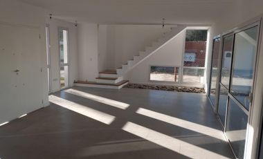 Casa en venta - 3 Dormitorios 3 Baños - Cochera - 314Mts2 - Carmen de Areco