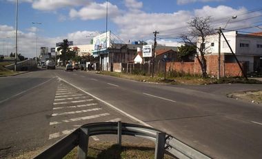 LOTE INDUSTRIAL SOBRE COLECTORA AUTOPISTA DEL OESTE Y NAVARRO