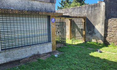 FRENCH AL 7600 - VENTA DE CASA 2 DORMITORIOS EN FISHERTON ROSARIO