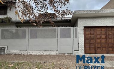 Casa 3 ambientes, verde, quincho