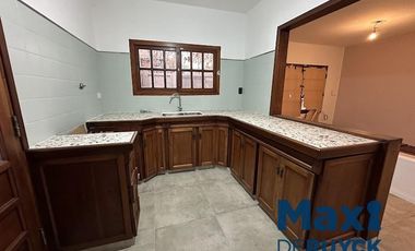 Casa 3 ambientes, verde, quincho