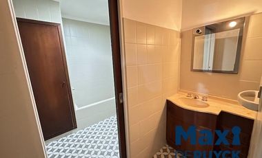 Casa 3 ambientes, verde, quincho