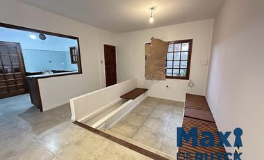 Casa 3 ambientes, verde, quincho