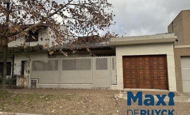 Casa 3 ambientes, verde, quincho