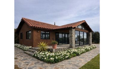 Acogedora casa en Santa Adela para remodelar