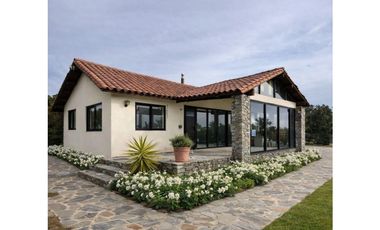 Acogedora casa en Santa Adela para remodelar
