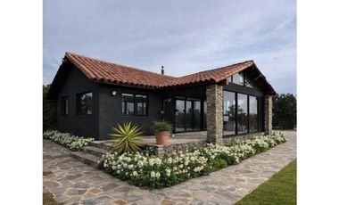 Acogedora casa en Santa Adela para remodelar