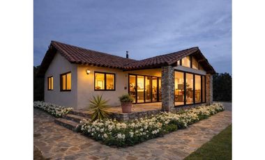 Acogedora casa en Santa Adela para remodelar