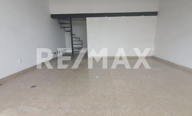 LOCAL COMERCIAL EN PLANTA BAJA CERCA DE LA UVM EN JURIQUILLA. - (3)