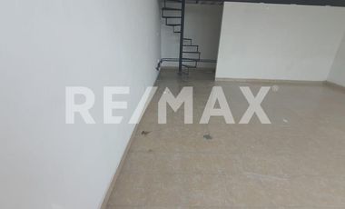 LOCAL COMERCIAL EN PLANTA BAJA CERCA DE LA UVM EN JURIQUILLA. - (3)