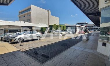 LOCAL COMERCIAL EN PLANTA BAJA CERCA DE LA UVM EN JURIQUILLA. - (3)