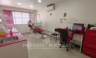 Céntrica clínica dental full equipada