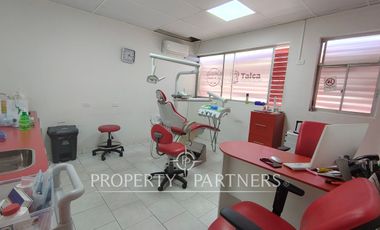 Céntrica clínica dental full equipada