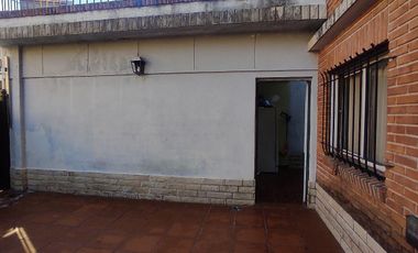 Casa con Terraza, Garage y Jardin