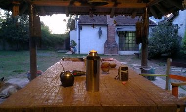 Casa en venta - 2 Dormitorios 2 Baños - Cochera - 1.627Mts2 - Del Viso