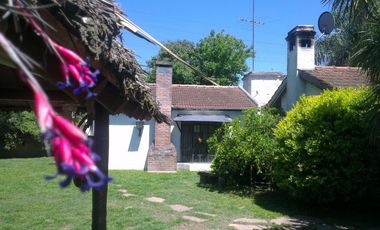 Casa en venta - 2 Dormitorios 2 Baños - Cochera - 1.627Mts2 - Del Viso