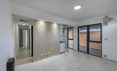 Casa al frente 2 dormitorios con patio y cochera en Echesortu