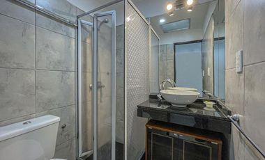 Casa al frente 2 dormitorios con patio y cochera en Echesortu