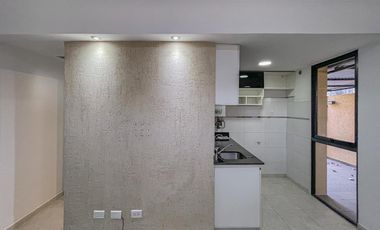 Casa al frente 2 dormitorios con patio y cochera en Echesortu