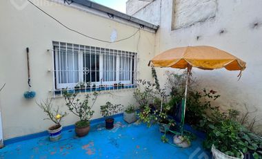 Casa 4 ambientes en venta en zona la perla