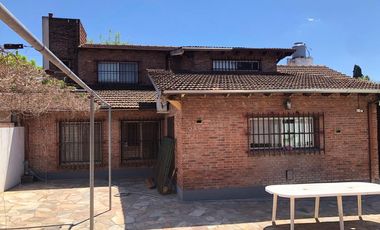 Casa en venta - 4 Dormitorios 4 Baños - Cochera - 830Mts2 - Bella Vista, San Miguel