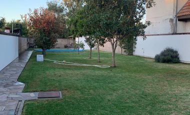 Casa en venta - 4 Dormitorios 4 Baños - Cochera - 830Mts2 - Bella Vista, San Miguel