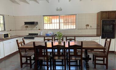 Casa en venta - 4 Dormitorios 4 Baños - Cochera - 830Mts2 - Bella Vista, San Miguel