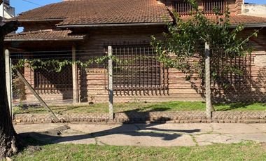 Casa en venta - 4 Dormitorios 4 Baños - Cochera - 830Mts2 - Bella Vista, San Miguel