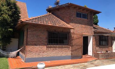 Casa en venta - 4 Dormitorios 4 Baños - Cochera - 830Mts2 - Bella Vista, San Miguel