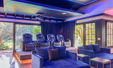 Casa en Venta en Martinez de Libertador al Rio, con gran jardín y pileta orientada al Este.