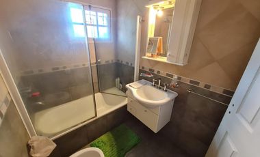 Casa en venta - 3 Dormitorios 4 Baños - Monte Grande