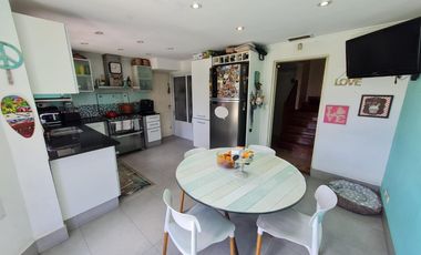 Casa en venta - 3 Dormitorios 4 Baños - Monte Grande