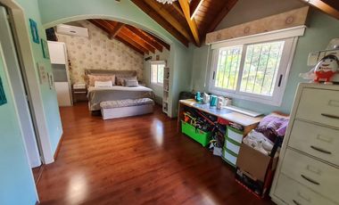 Casa en venta - 3 Dormitorios 4 Baños - Monte Grande