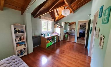 Casa en venta - 3 Dormitorios 4 Baños - Monte Grande