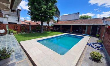 Casa en venta - 3 Dormitorios 4 Baños - Monte Grande