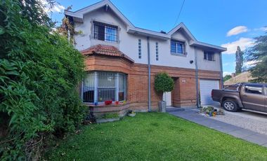 Casa en venta - 3 Dormitorios 4 Baños - Monte Grande