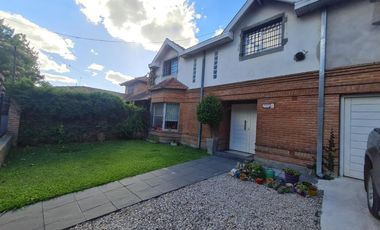 Casa en venta - 3 Dormitorios 4 Baños - Monte Grande