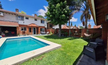 Casa en venta - 3 Dormitorios 4 Baños - Monte Grande